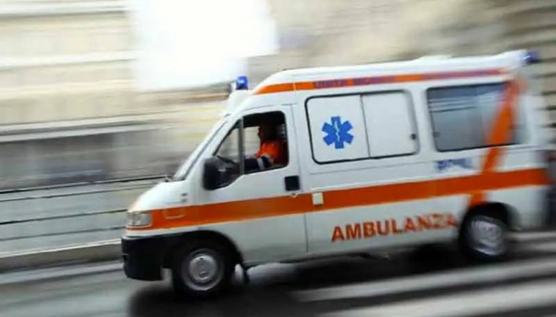 Scontro frontale tra mezzi pesanti in galleria: perde la vita un 53enne